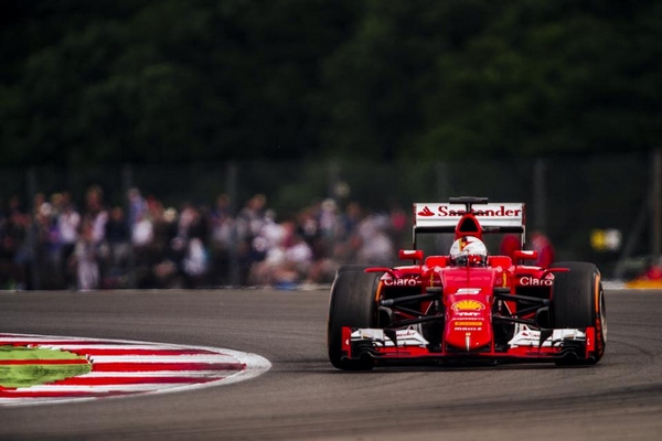 Inexistant en début de course, Sebastien Vettel a profité de la pluie pour s'inviter de nouveau sur le podium.