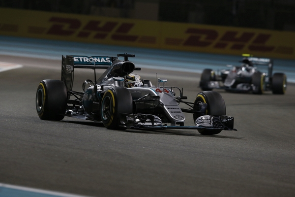 Lewis Hamilton course Abou Dhabi 2016