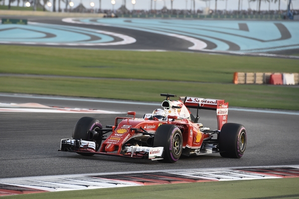 Sebastian Vettel course Abou Dhabi 2016